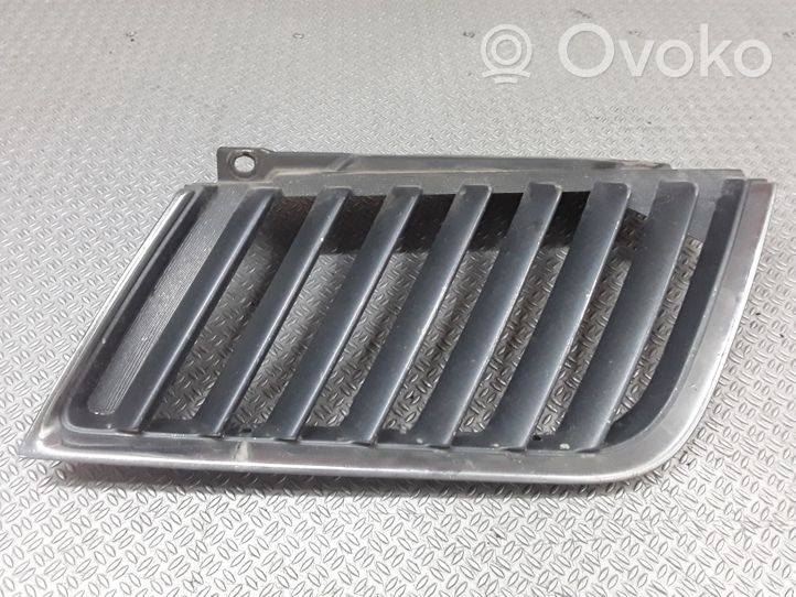 Mitsubishi L200 Grille calandre supérieure de pare-chocs avant MN142328