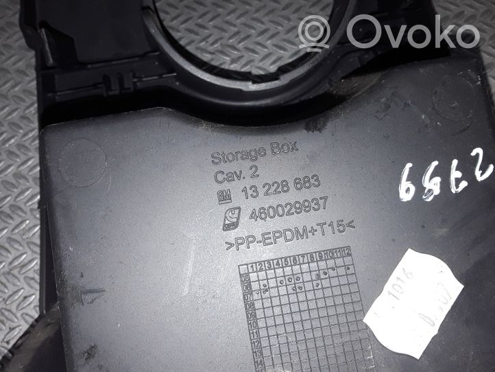 Opel Corsa D Dangtelis saugiklių dėžės 13228683