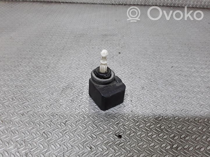 Opel Zafira B Moteur de réglage du niveau des phares 00883000