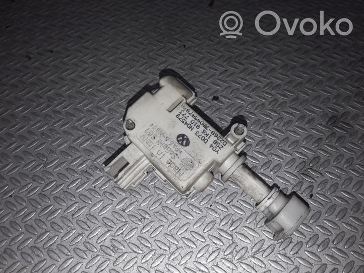 Volkswagen Golf V Serratura del tappo del serbatoio del carburante 1K6810773