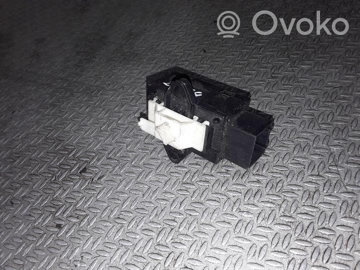 Volkswagen Touran I Seat heating relay 7L0959772