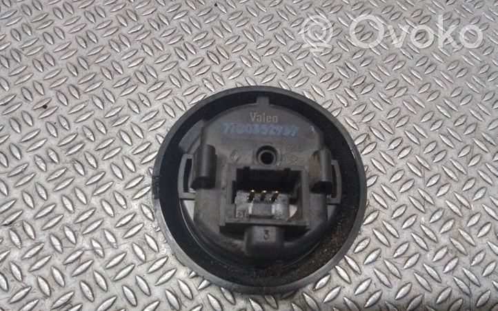 Opel Movano A Bouton commande réglage hauteur de phares 7700352939