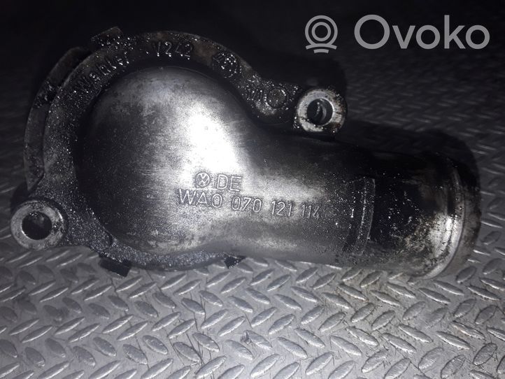 Volkswagen Touareg I Boîtier de thermostat / thermostat 070121114