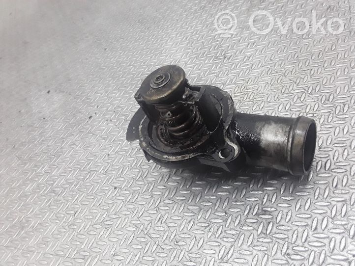 Volkswagen Touareg I Boîtier de thermostat / thermostat 070121114