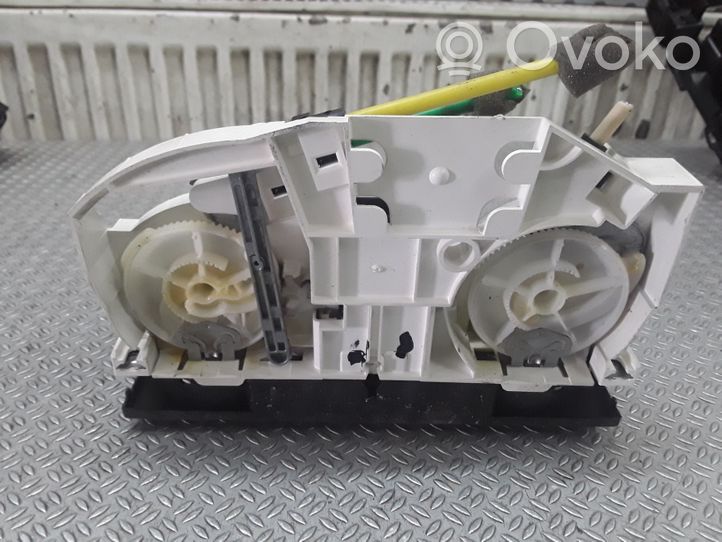 Volkswagen Jetta IV Panel klimatyzacji 1J0820045F