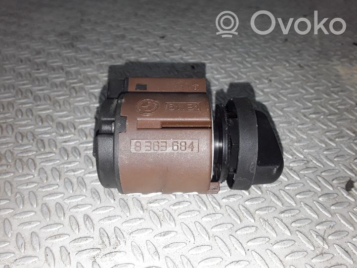 BMW 5 E39 Interruptor de luz antiniebla 8363684