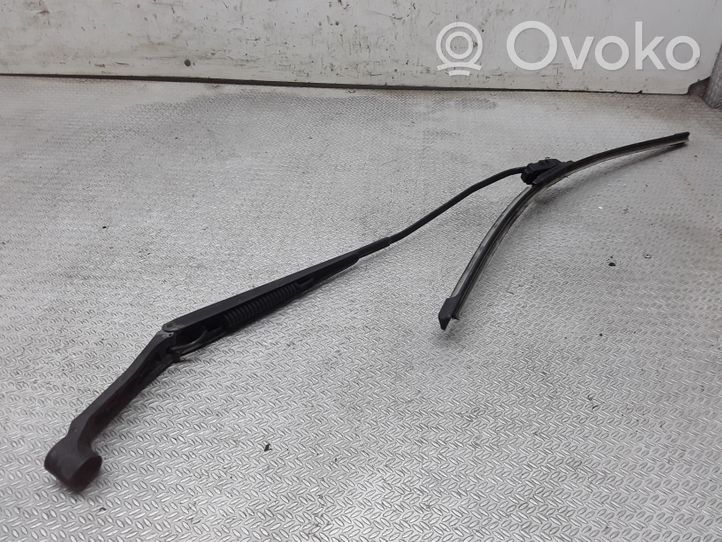 Mitsubishi Colt Windshield/front glass wiper blade 