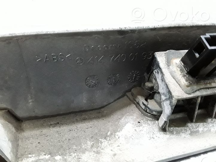 Mercedes-Benz Vaneo W414 Takaluukun rekisterikilven valon palkki 4147400193