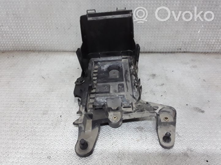 Volkswagen Jetta V Battery tray 1K0915333C