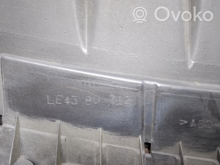Mazda MPV Etupuskurin ylempi jäähdytinsäleikkö LE43B0712