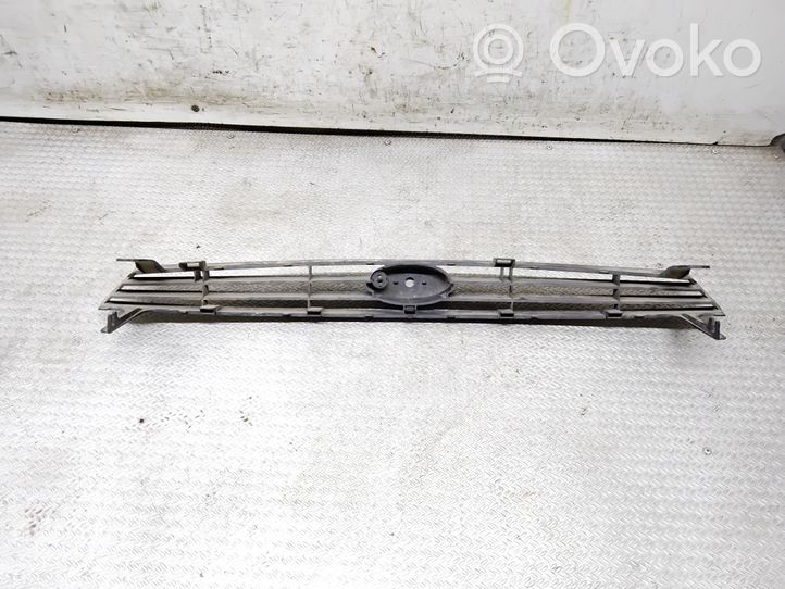 Ford Focus Maskownica / Grill / Atrapa górna chłodnicy 98AB8200AH