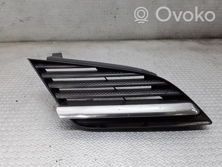 Nissan Primera Grille calandre supérieure de pare-chocs avant 62320AU300