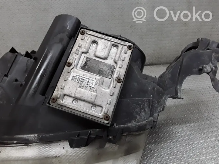 Saab 9-5 Lampa przednia 90585961