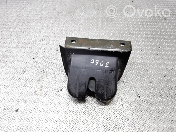 Audi A4 S4 B6 8E 8H Takaluukun/tavaratilan lukon vastakappale 8E9827520