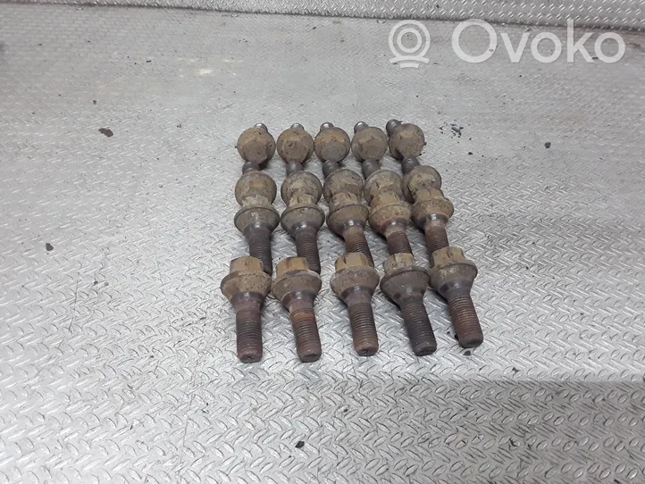 Opel Vivaro Nuts/bolts 