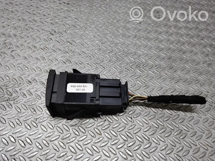 Volkswagen Polo IV 9N3 Przycisk / Przełącznik ogrzewania szyby przedniej / czołowej 6Q0959621