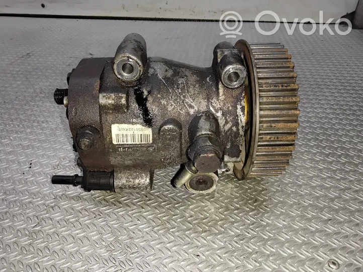 Renault Megane II Fuel injection high pressure pump 8200057346C