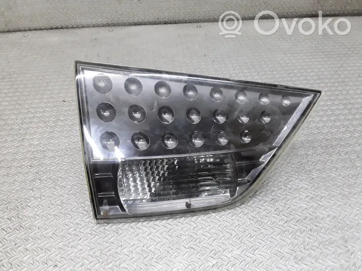 Mitsubishi Outlander Lampy tylnej klapy bagażnika 1146356L