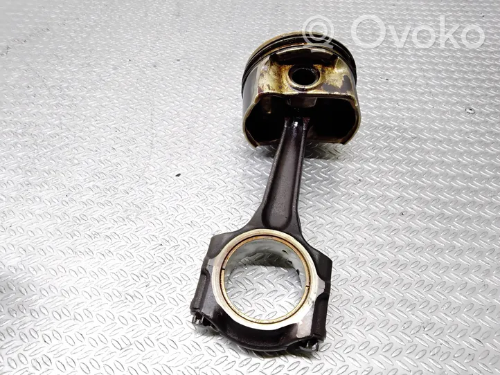 Peugeot 307 Piston avec bielle 