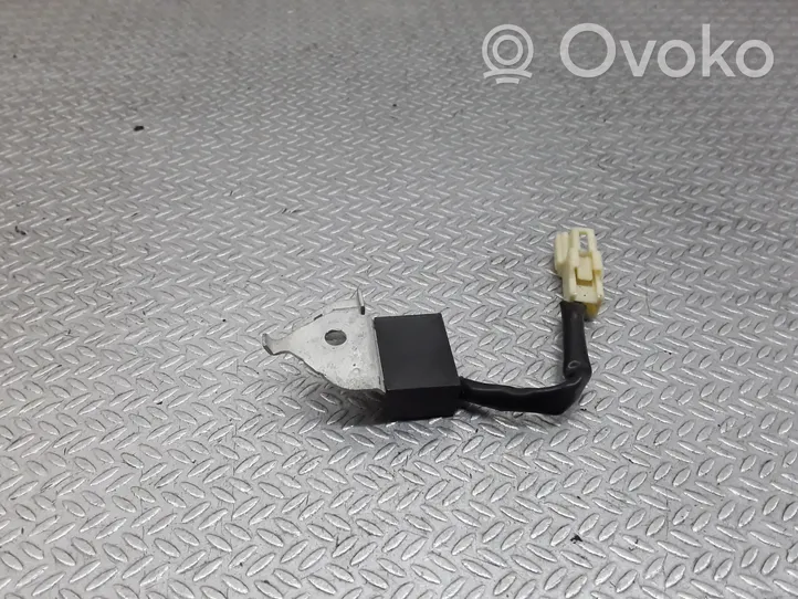 Toyota Avensis T250 Aerial antenna amplifier 9008088002