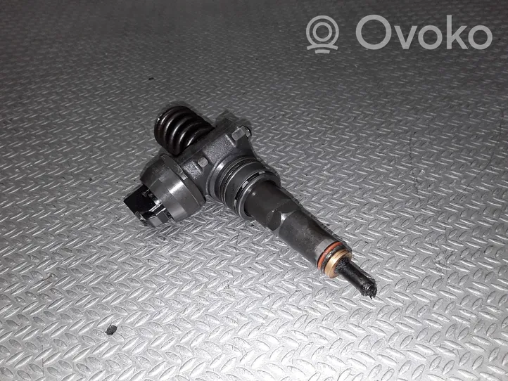 Volkswagen Polo IV 9N3 Fuel injector 038130073AG