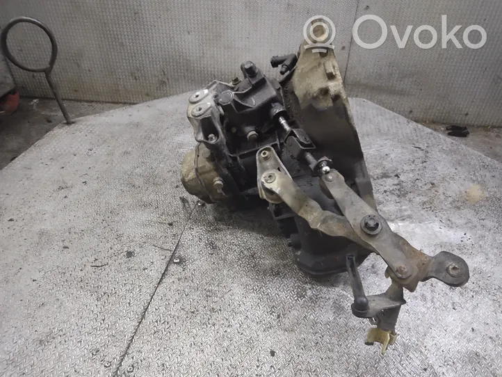 Opel Corsa C Mechaninė 5 pavarų dėžė F13C394