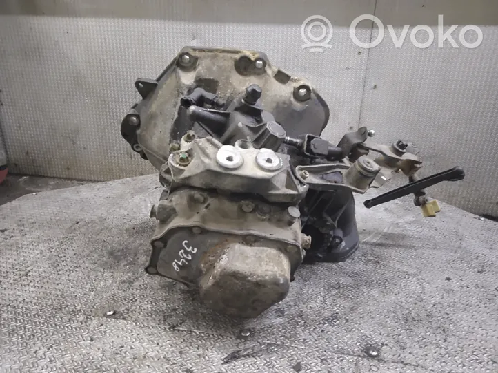 Opel Corsa C Mechaninė 5 pavarų dėžė F13C394