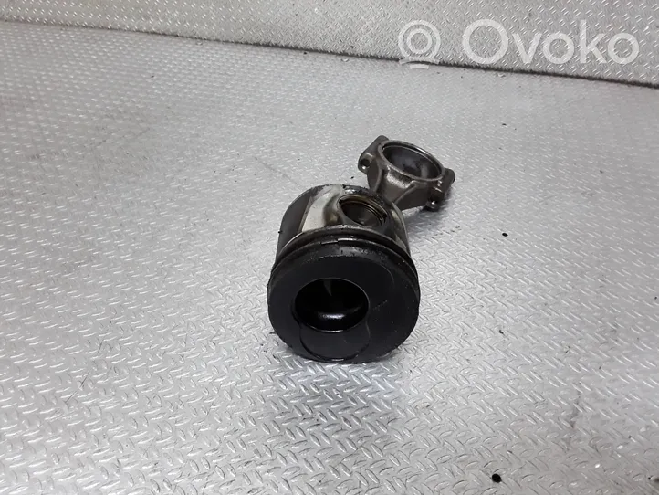 Volkswagen Polo IV 9N3 Piston with connecting rod 