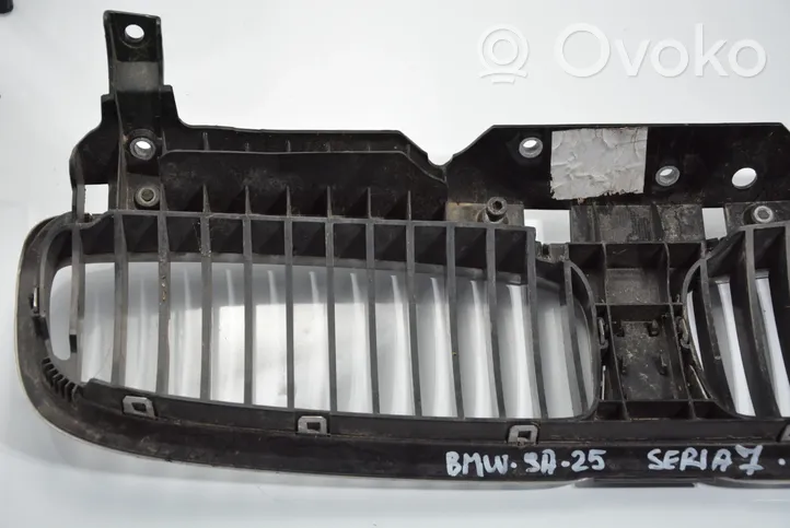 BMW 7 E65 E66 Atrapa chłodnicy / Grill 51138268325