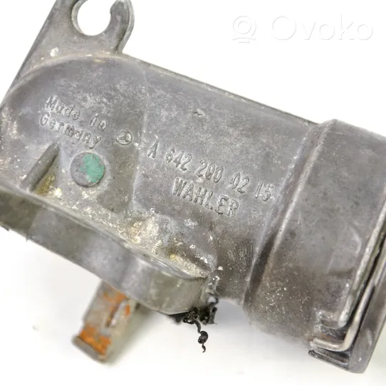 Mercedes-Benz ML W164 Boîtier de thermostat A6422000215