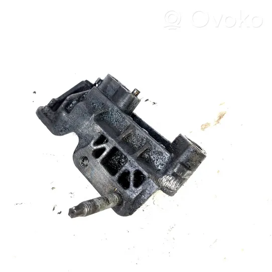 Ford C-MAX I Engine mount bracket NA