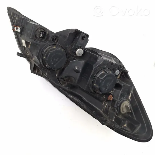 KIA Ceed Lampa przednia 921011H