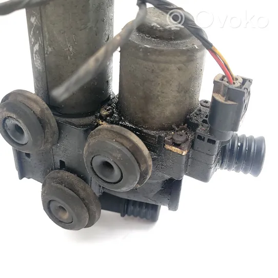 BMW 3 E46 Water pump 8369807