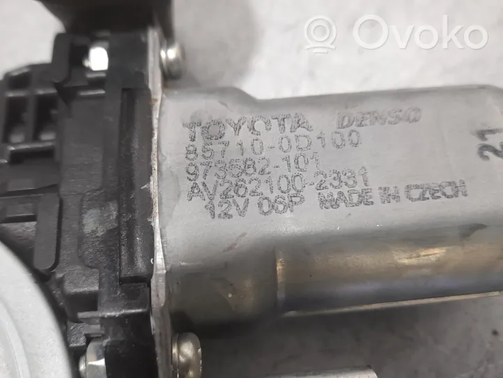 Toyota Yaris Regulador de ventanilla eléctrico de puerta delantera 857100D100