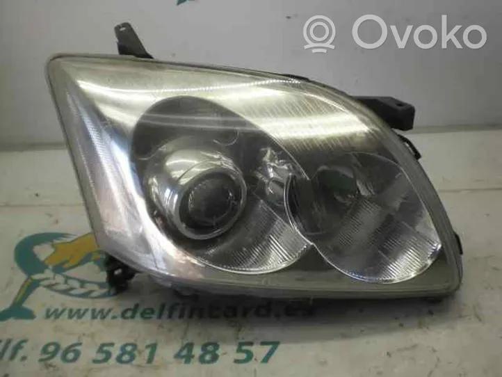 Toyota Avensis T250 Lampa przednia 