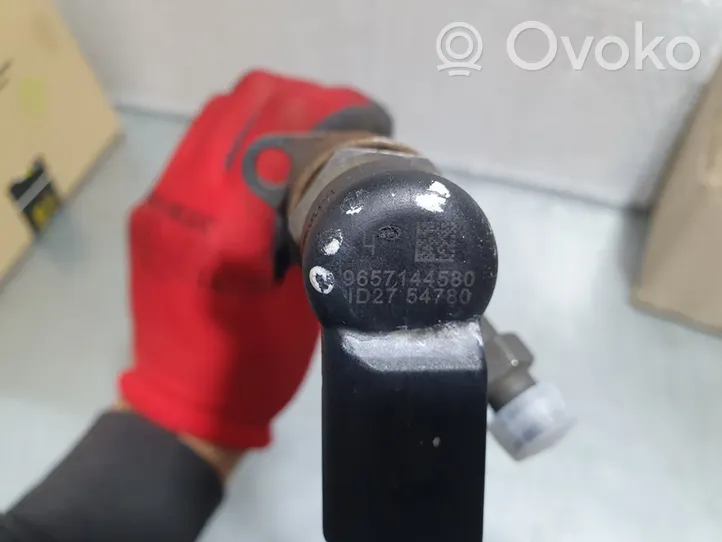 Volvo V40 Injecteur de carburant 9657144580