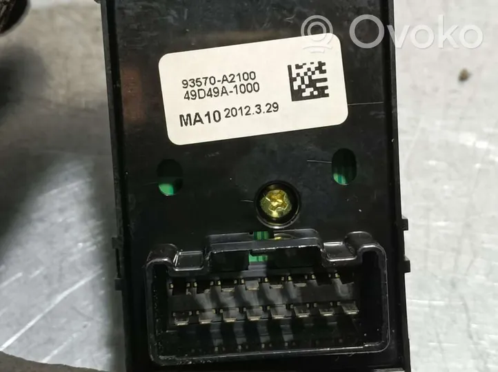 KIA Ceed Interruttore di controllo dell’alzacristalli elettrico 93570A2100