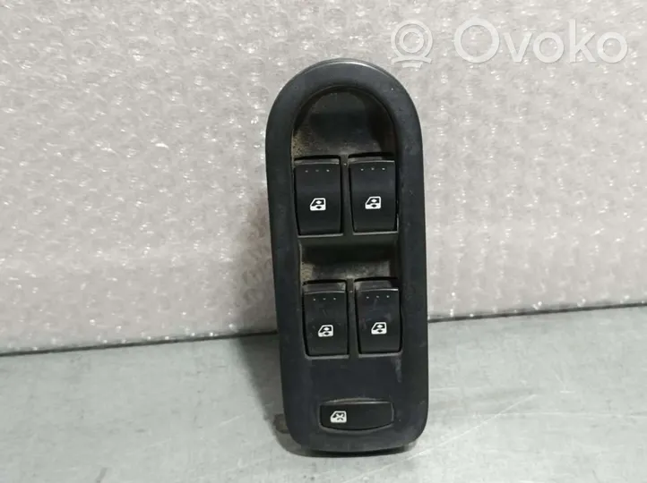 Renault Megane II Electric window control switch 156018070