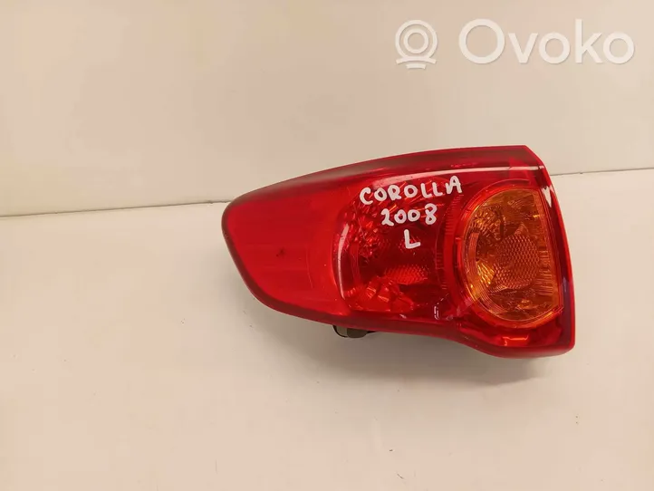 Toyota Corolla E140 E150 Aizmugurējais lukturis virsbūvē 8156102410