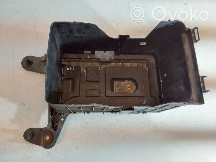 Volkswagen Eos Battery box tray 1K0915333C