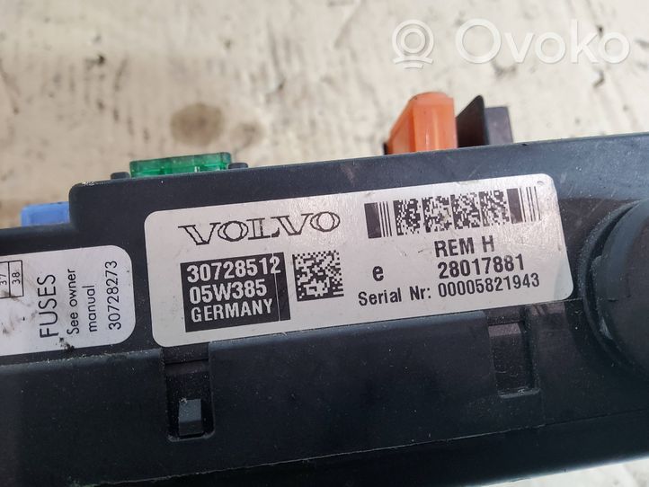 Volvo S60 Ramka / Moduł bezpieczników 30728512