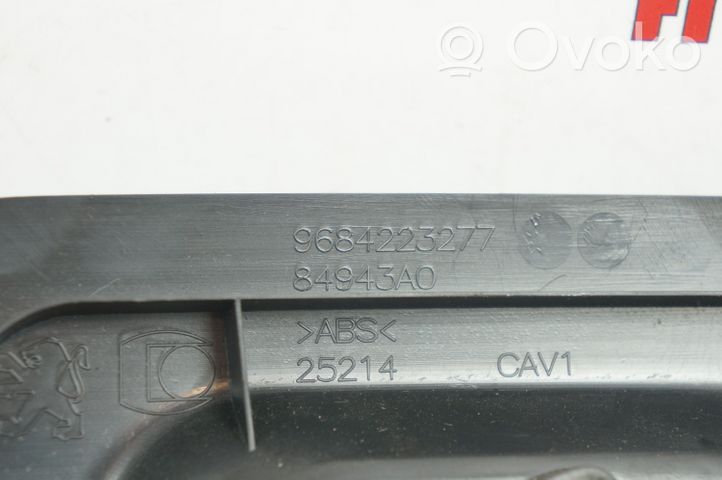 Peugeot 5008 Altro elemento di rivestimento sottoporta/montante 9684223277