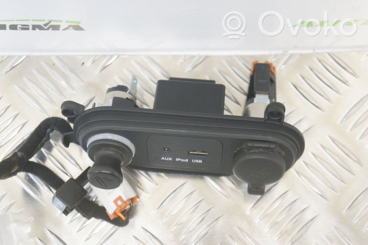 KIA Optima USB jungtis 961202T100