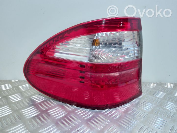 Mercedes-Benz E W211 Lampa tylna A2118200711