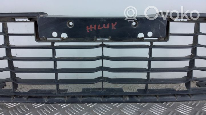 Toyota Hilux (AN120, AN130) Grille inférieure de pare-chocs avant 531120K130