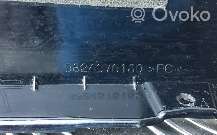Peugeot 208 Priekinių durų stiklo apdaila 9824676180