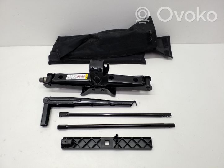 Chrysler Voyager Tool set 04766498AA