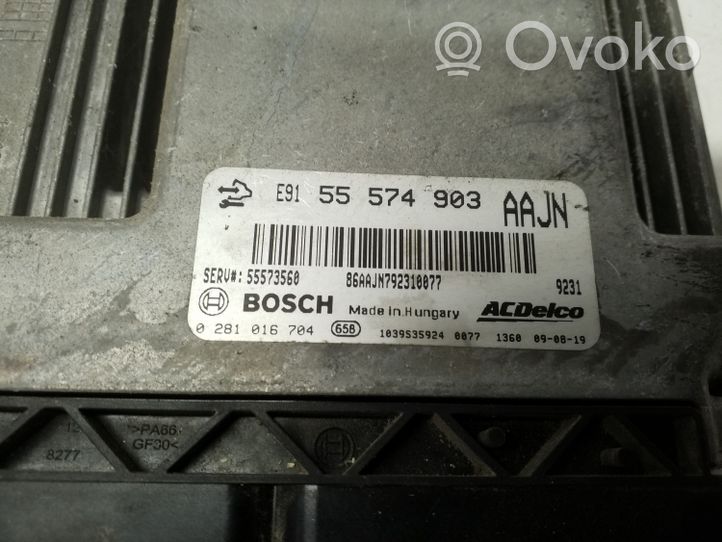 Opel Insignia A Moottorin ohjainlaite/moduuli 55574903