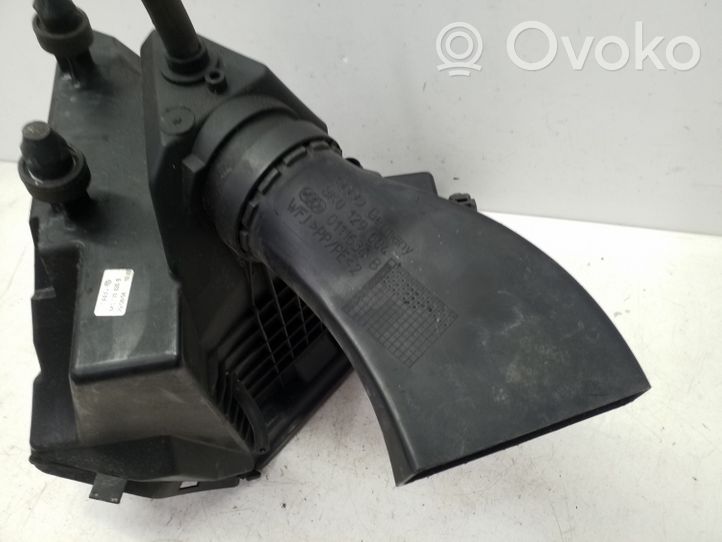 Audi A5 8T 8F Oro filtro dėžė 8K0133837B