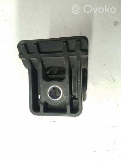 Opel Astra J Staffa di montaggio del radiatore 13250318